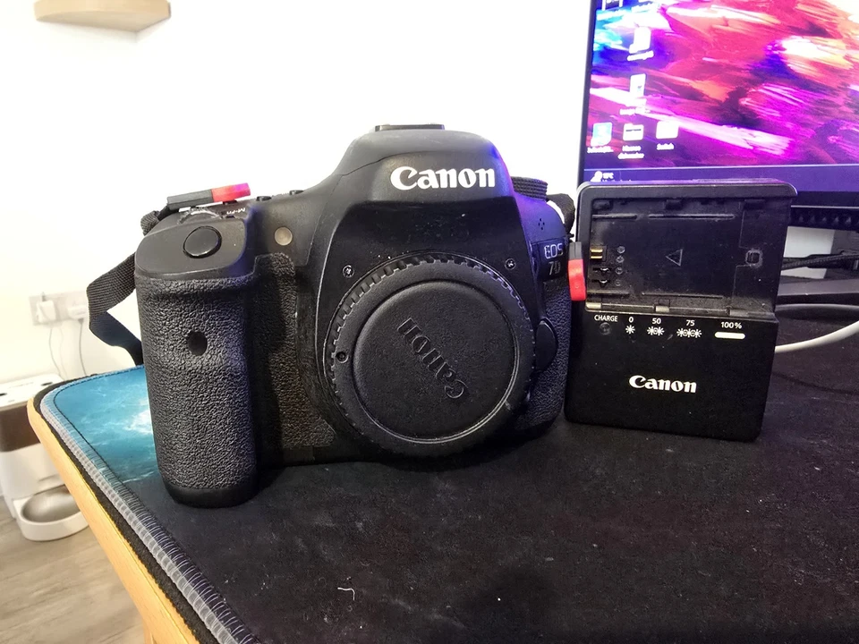 Canon EOS 7D, photo 1 of 5