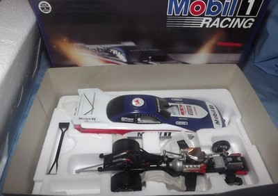 Action Collectables 1:24 Funny Car Whit Bazemore 1 of 3,500 Mobil 1