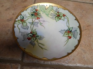 ANTIQUE LIMOGES FRANCE H PAINTED PORCELAIN HOLLY BERRY GORGEOUS PLATE
