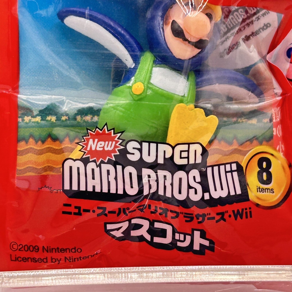 Penguin Luigi Super Mario Bros. Wii x Dakara Strap Mini Figure