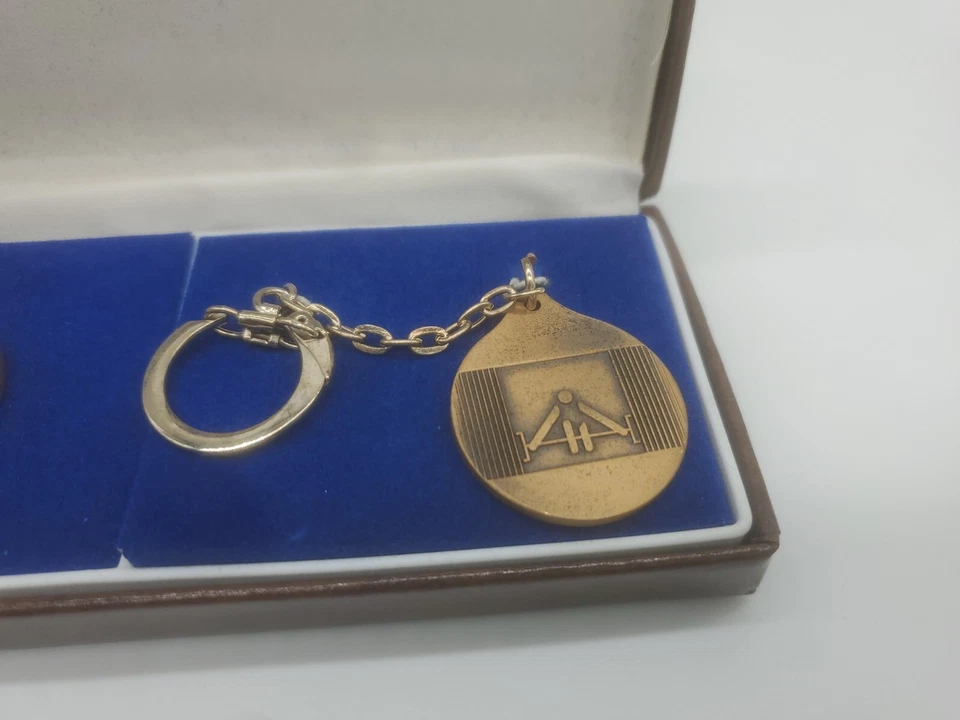 Wm. Wrigley Jr Company 1976 Olympic Game Necklace & Key Chain NEW in Box RARE - Image 4 of 4