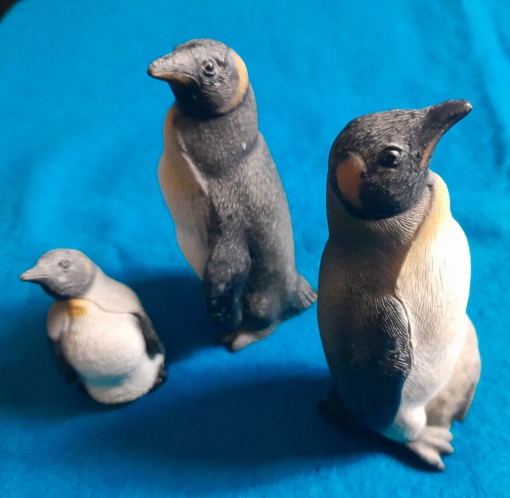 4 PENGUIN FIGURINES MADE IN ITALY RESIN  LARGE MEDIUM & SMALL