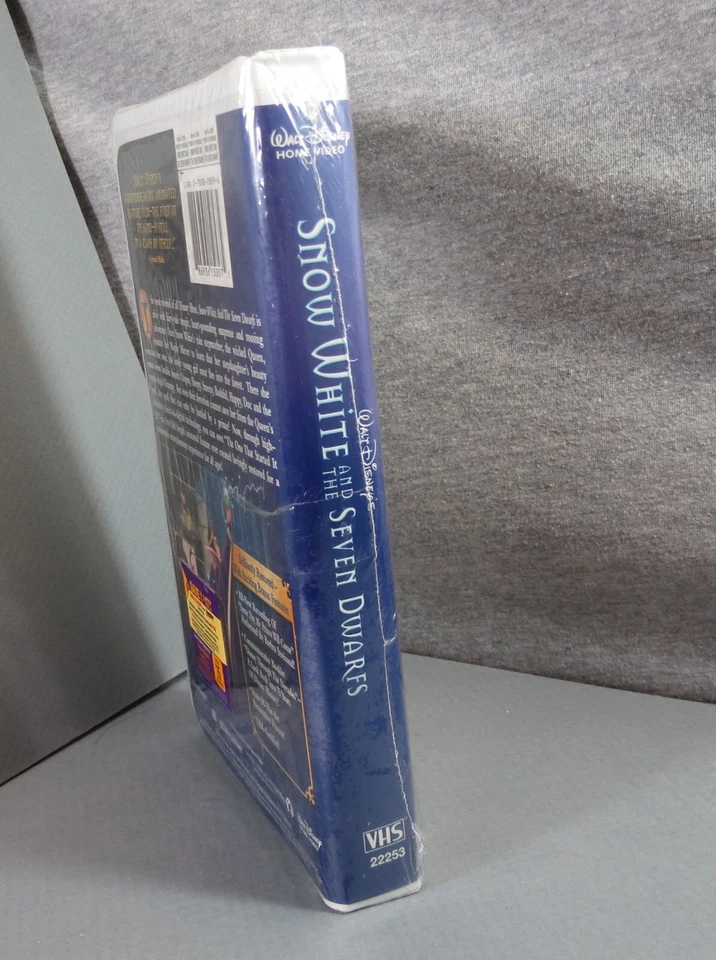 Walt Disney's Snow White and The Seven Dwarfs Platinum Edition New NOS Sealed - Image 3 of 4