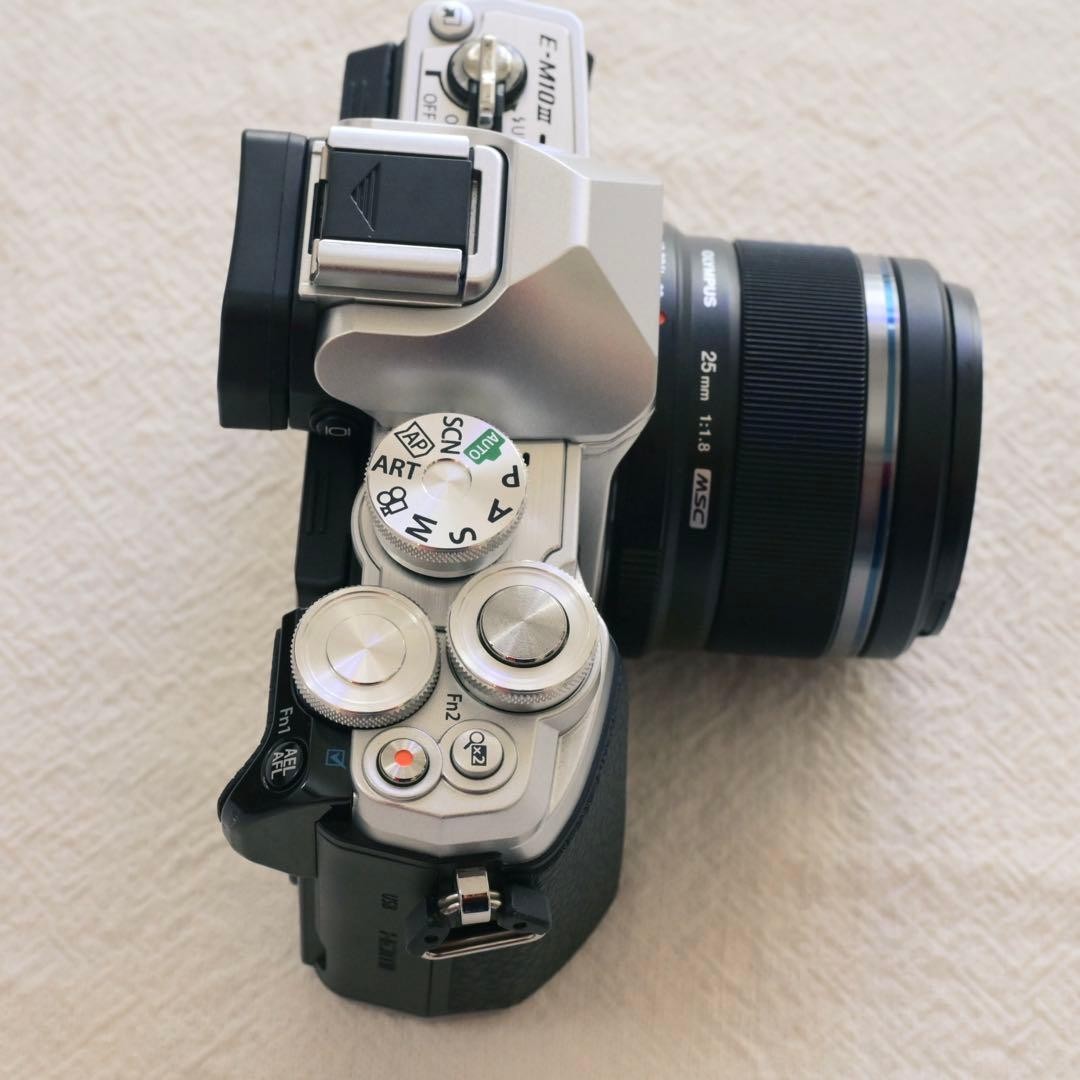 デジタルカメラ OM-D E-M10 Mark III OLYMPUS 25mm f1.8 Hands-on with the Olympus OM-D E-M10 Mark III: DPReview