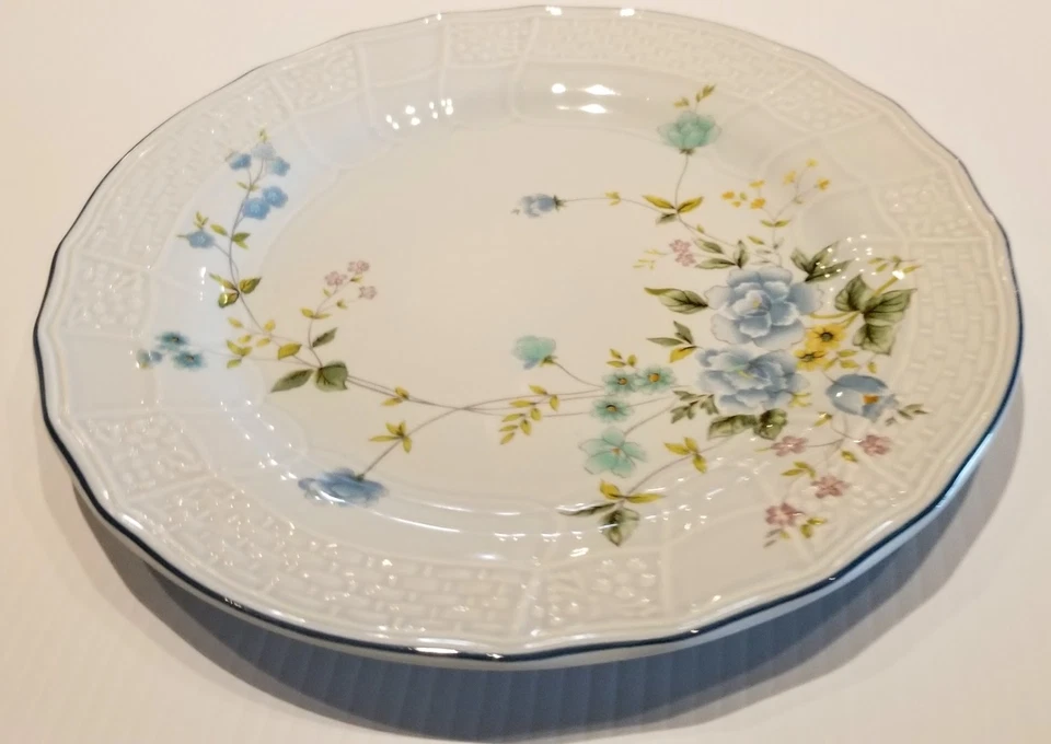 Plato de ensalada Mikasa Precious Blue Michelle D2501 plato de almuerzo 8" retirado Foto 2 de 4