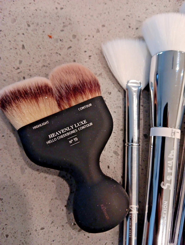 it Cosmetics Heavenly Luxe Assorted Make up Brushes - Image 3 of 3
