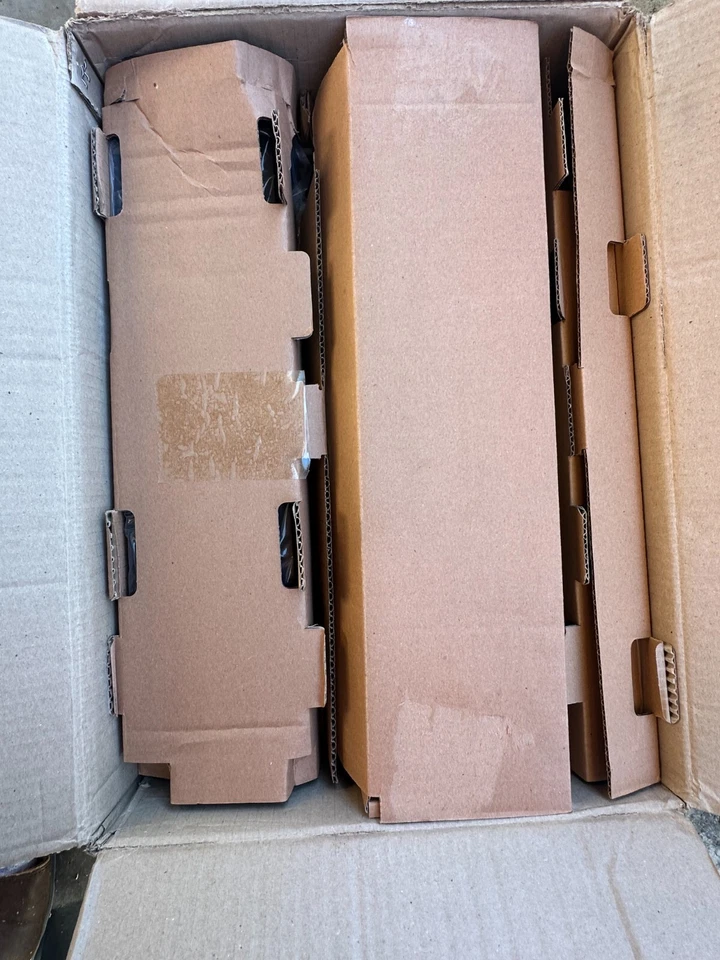 NEW APC AP7802 Metered Rack PDU 2U 16-Outlet Power Distribution Unit - Image 3 of 4