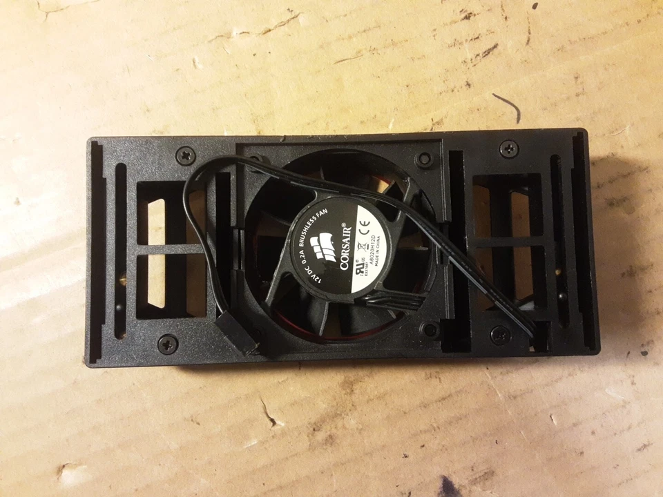 Corsair Vengeance Airflow RAM Cooler DDR3 DDR4 Fan Black, Red,  - Image 2 of 4