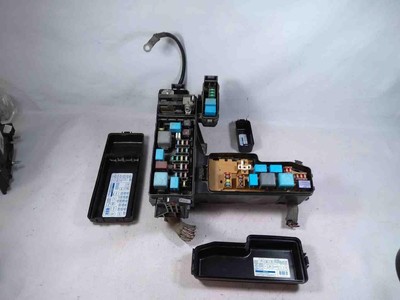 05-07 Toyota Sequoia Main Engine Fuse Box Broken Tab See ...