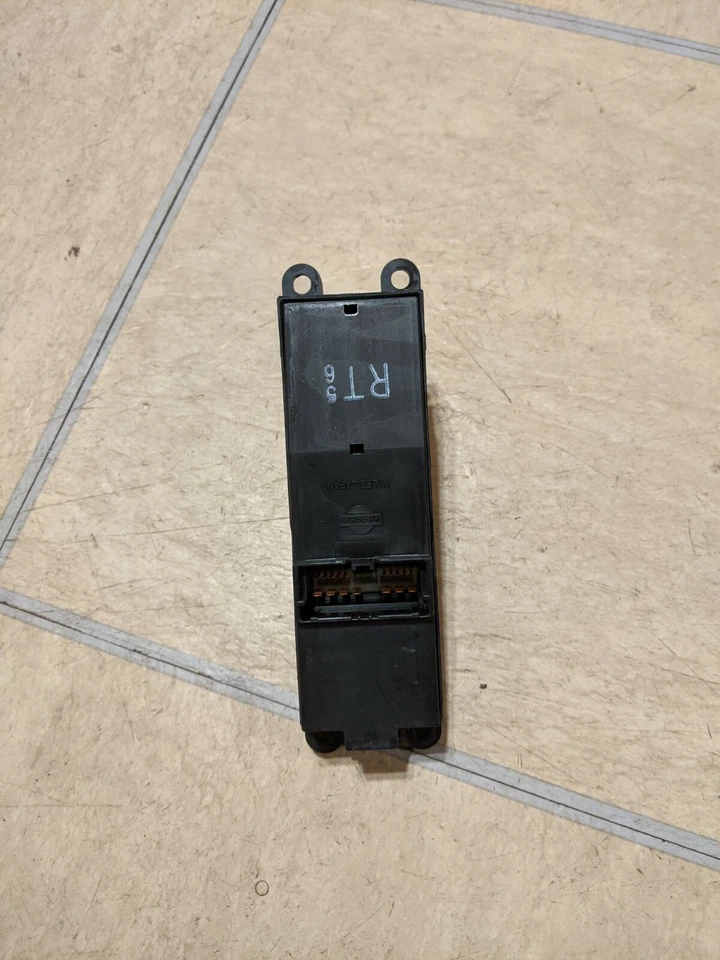 1995 NISSAN MAXIMA / INFINITI J30 FRONT PASSENGER SIDE POWER WINDOW SWITCH  - Image 2 of 2