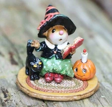 Wee Forest Folk M-713 The Storyteller - Green (Retired)