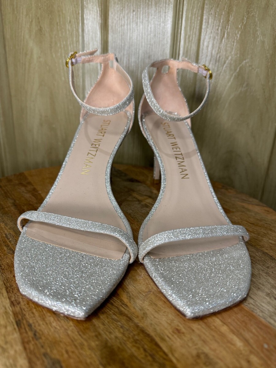 サンダル・ミュール STUART WEITZMAN Sandali Stuart Weitzman Nudist Metallic Ankle-Strap Sandals | Neiman