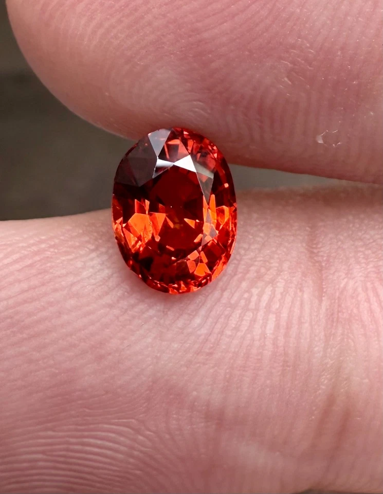 Natural Spessartite Garnet 2.45 Carat – Oval Cut, Vivid dark Orange, 6.5x8.6mm - Image 2 of 4