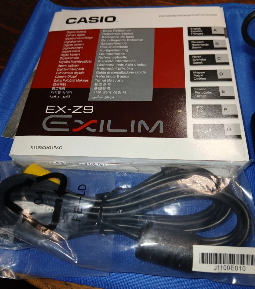 Casio Exilim EX-ZP 8.1 MP Digital Camera Black with Battery/Charger Tested Works - Image 2 of 4