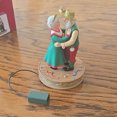 Hallmark Keepsake Ornament Happy New Year Christmas 2020 QGO1764 DAMAGED BOX