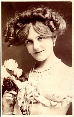MAIE ASH : ENGLISH STAGE BEAUTY : FLOWER BOUQUET : A & G TAYLOR : RPPC
