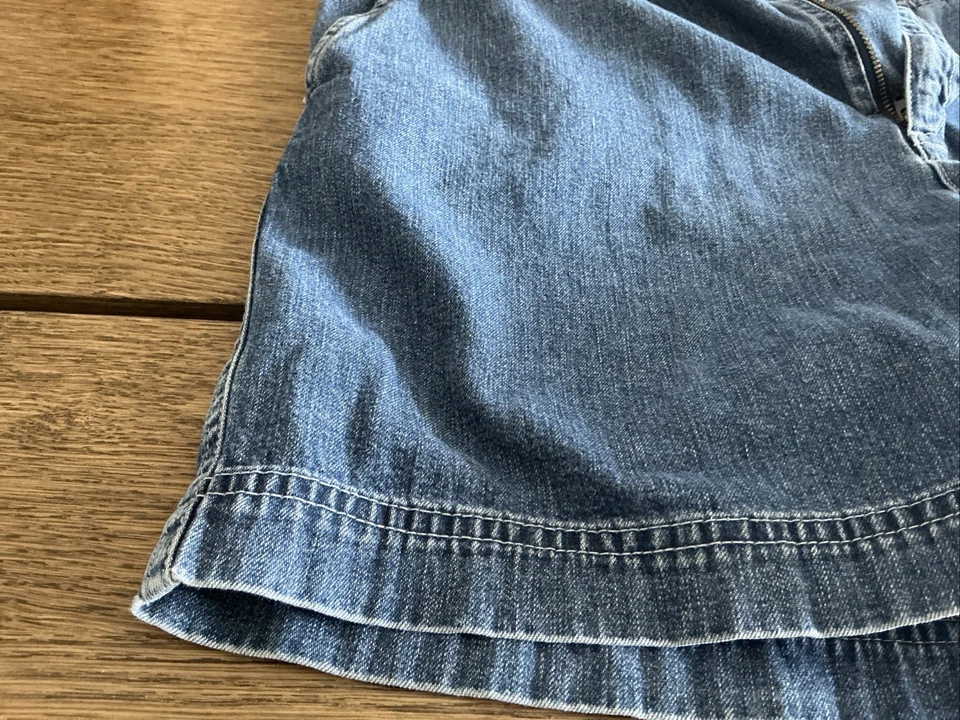 Vintage Lord and Taylor Blue Denim Shorts Size 10 - Missing Button - Image 2 of 4