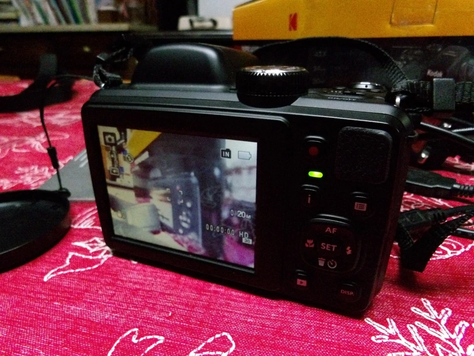 Kodak Az422 Astro 42x Zoom Bridge Camera - Black with accessories - Image 4 of 4