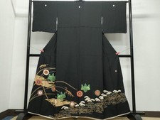 Heiwaya kimono luxurious black tomesode artist's work piece embroidery running