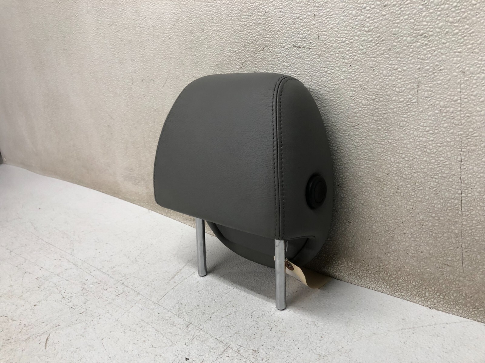 0304 PORSCHE CAYENNE FRONT RIGHT PASSENGER SEAT HEADREST UNIT GRAY