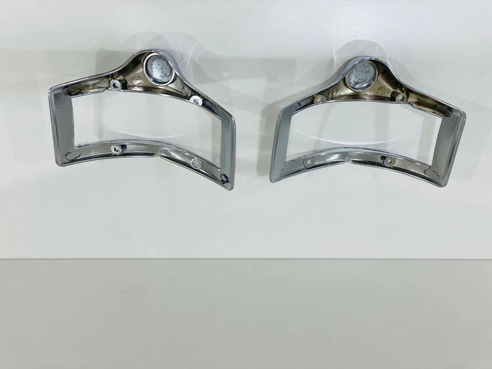 PAR DE MOLDURAS CROMADAS CARCASA BISEL LUZ TRASERA. Se adapta a PLYMOUTH 1950 1951 1952 Foto 3 de 4