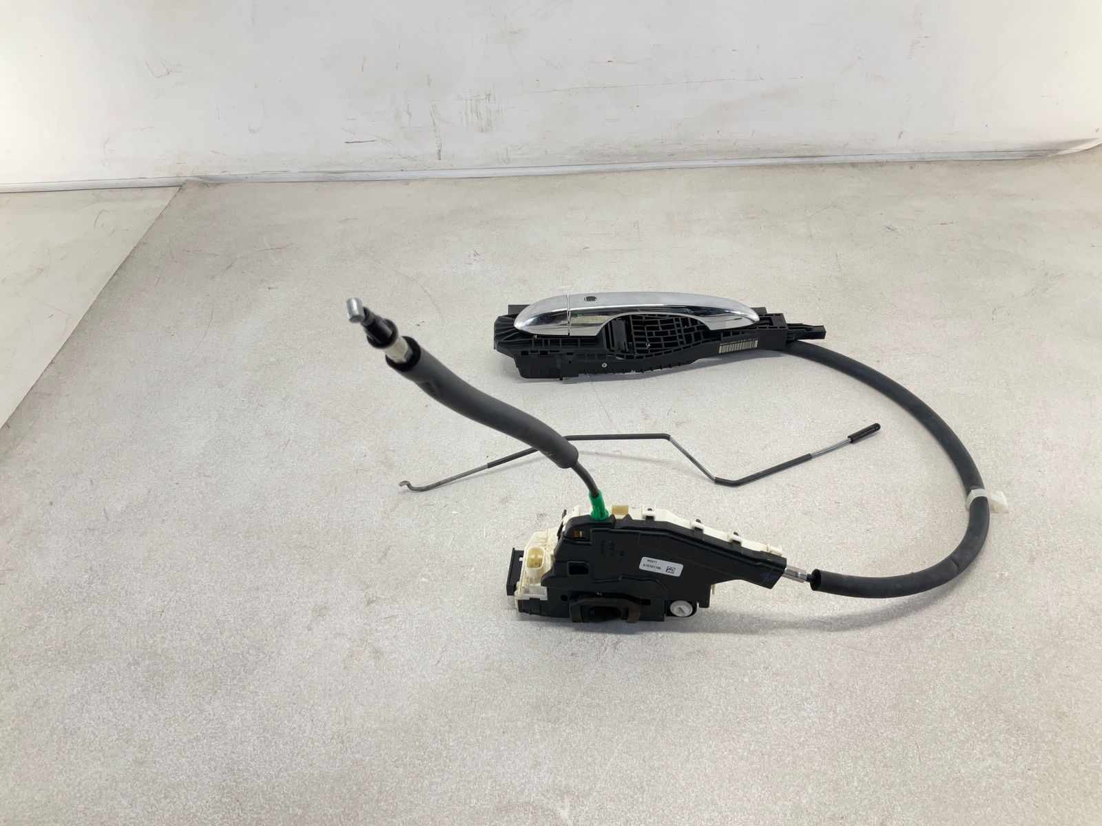 17-20 MASERATI Levante Exterior Rear Left Driver Door Handle W/ Actuator