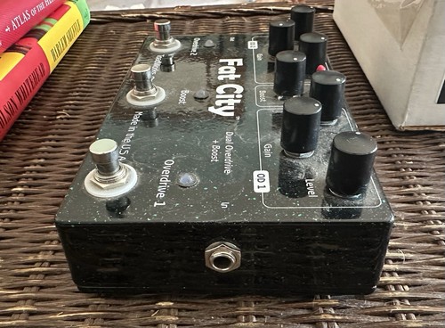 ToadWorks Fat City Dual Overdrive and Boost Pedal, versatile switching options - Picture 3 of 9