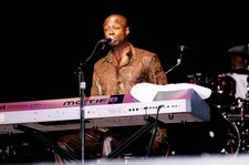 Músico Kem realiza Teatro Chicago en Chicago Illinois en abril - Foto antigua 3