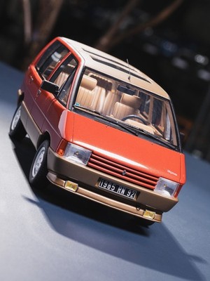 Renault Espace Mk1 2000 TSE Rouge Cornaline 1984 Red Otto 1/18 OT1178