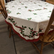 Bed Bath Beyond Winter Wonderland Holiday Ribbon Christmas Tablecloth 60x80