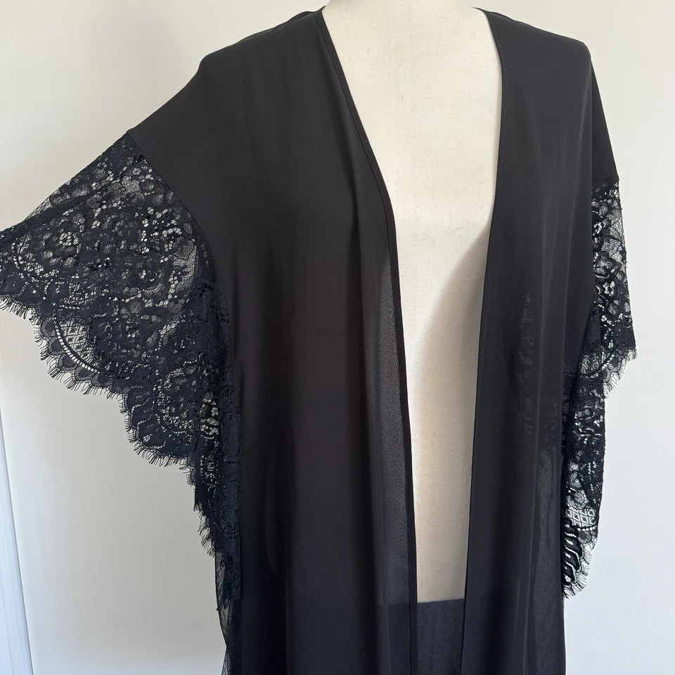 OYSHO Kimono/Bata Negro Marca Europea Talla S Se Ajusta a S/M Foto 2 de 4