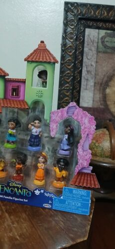 Disney Encanto Film Walmart Exklusiv Mi Familia 12 Mini Figuren Set Spielzeug Neu - Bild 3 von 12