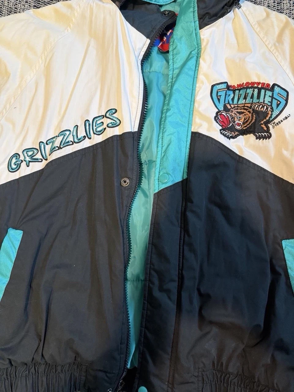 Vintage Vancouver (Memphis) Grizzlies Pro Player Puffer Jacket, Grizzly Graphics image 3