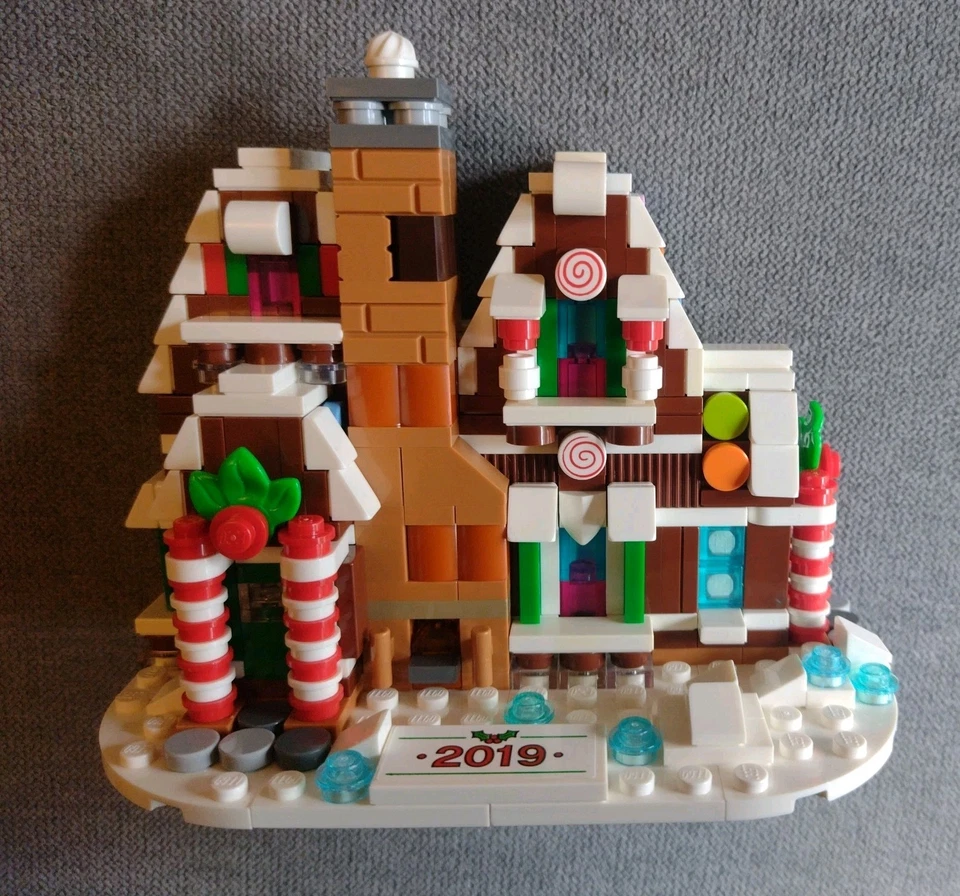 LEGO 40337 Mini Gingerbread House, photo 2 of 5