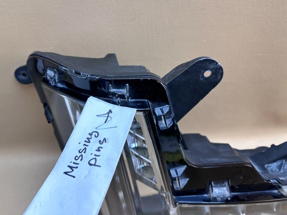 2015-2020 CADILLAC ESCALADE RIGHT PASSENGER RH FOG LIGHT TURN SIGNAL DRL LED OEM - Imagem 4 de 4