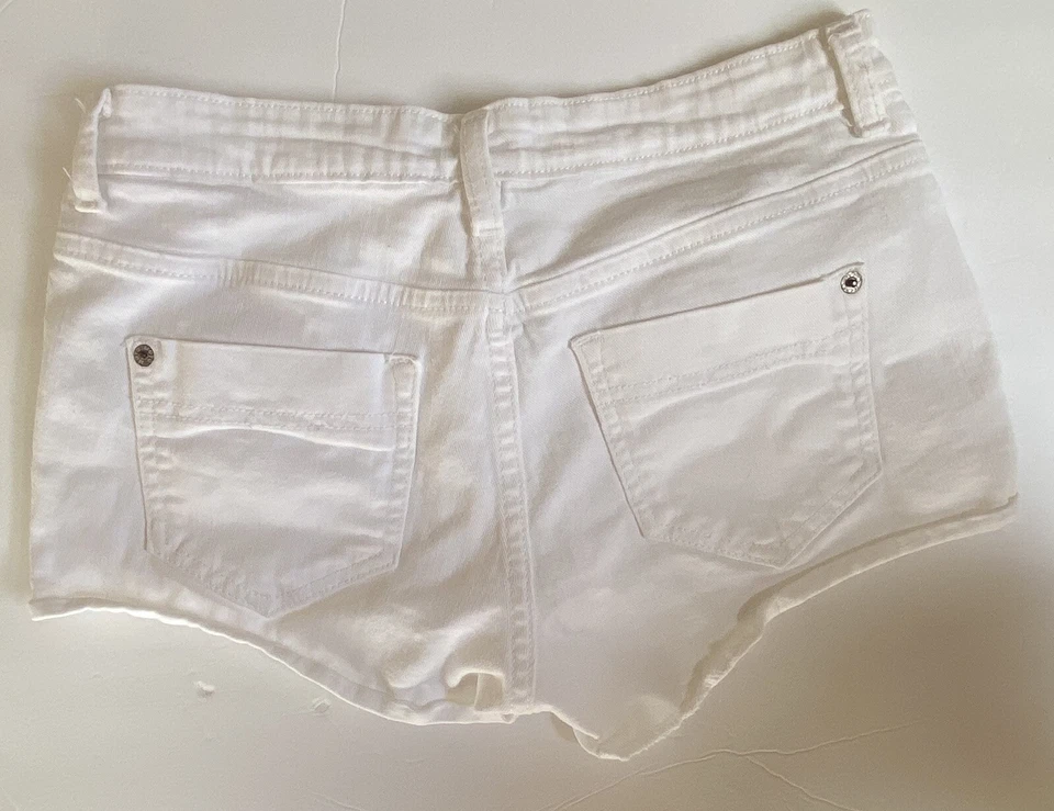 TopShop Moto Pantalones Cortos de Vaqueros Blancos con Dobladillo Crudo Talla 6/28 EUR38  Foto 2 de 3