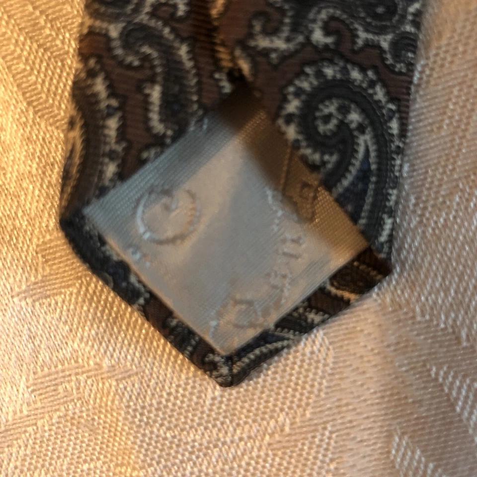 Vintage OSCAR DE LA RENTA COUTURE Brown Paisley Neck Tie 100% Silk 58” Long - Image 4 of 4