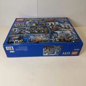 Lego City Police Station Building Toy Set (60141) Retired 2017