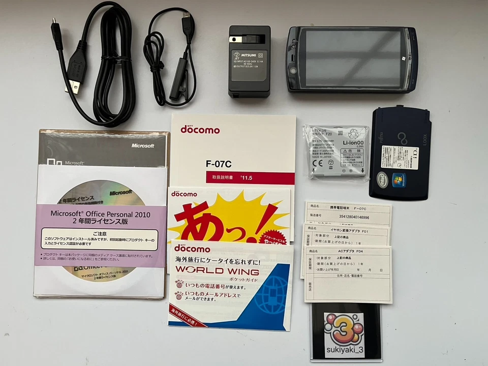 Fujitsu F-07C Loox Windows 7 Phone SIM-LOCKED DOCOMO giapponese con base di r... - Immagine 3 di 4