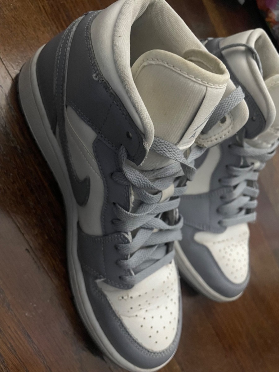 Jordan’s mid women’s 8.5 shoe grey/white