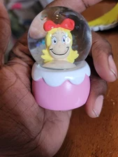 Dr. Seuss'  Cindy Lou Who Mini Snow Globe 2.5 Inch New G1