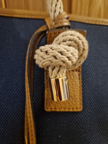 Michael Kors Large Rope Handle tote bag magnetic catch. Rope handles - Picture 3 of 12