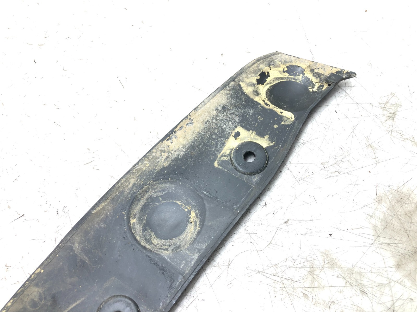 2014-2019 MASERATI GHIBLI SQ4 FRONT BUMPER UPPER SUPPORT BRACKET PLATE TRIM OEM.