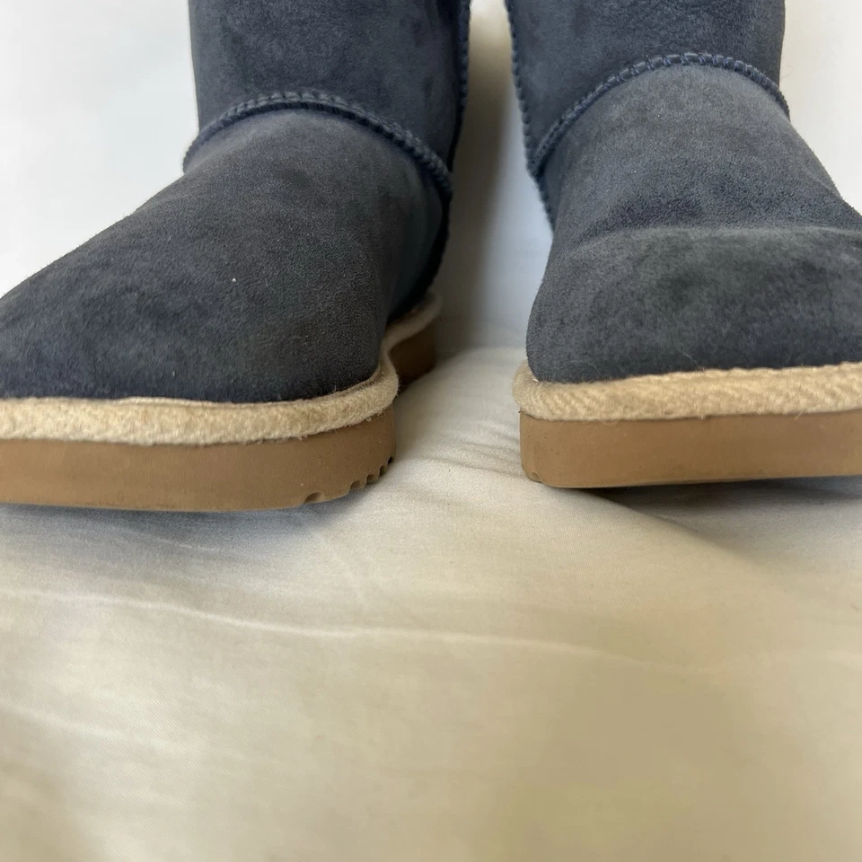 Botas femininas UGG mini selene denim camurça azul tamanho 7 - Imagem 2 de 4