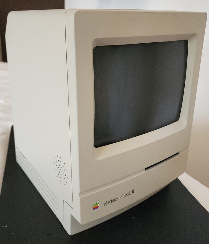 Ultra-Clean Apple Macintosh Classic II Shell & CRT - No Yellowing - Tested Works