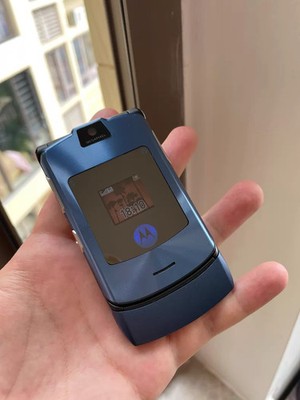 Unlocked Motorola RAZR V3i Dolce Gabbana Blue GSM Flip Bluetooth Mobile Phone