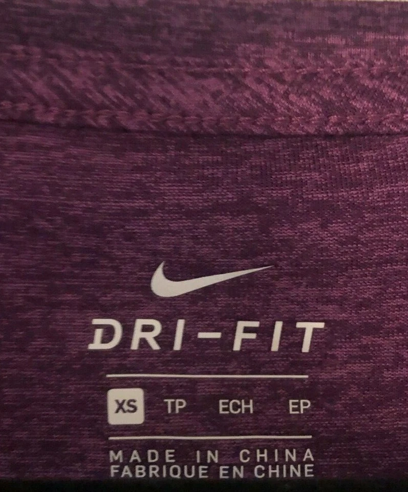 Camisa de manga corta para mujer Nike Legend Foto 3 de 3