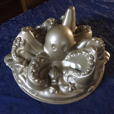 Nordic Ware USA 10 Cup Octopus Cake Pan Cast Aluminum Baking Sea Beach Shells