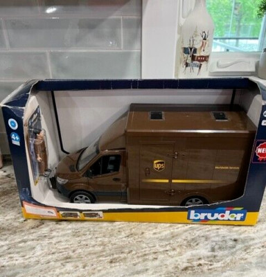 Bruder Mercedes Benz UPS Sprinter Van With Driver And Accessories NEW
