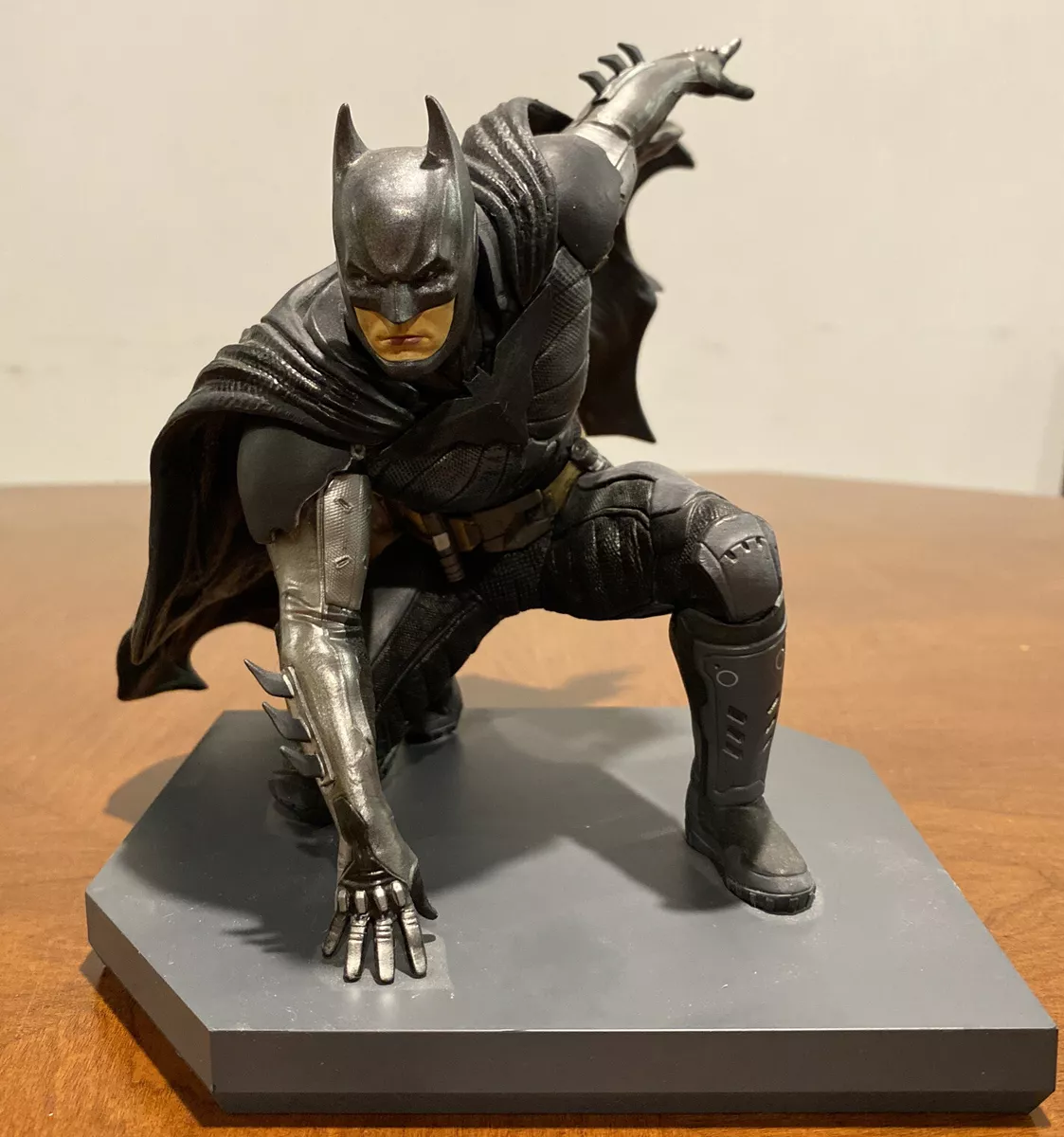Injustice 2 Batman Gallery Diamond Select Statue